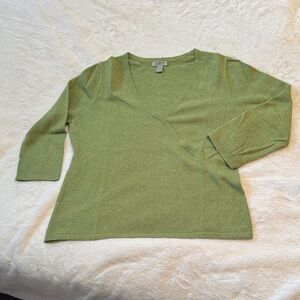 Cashmere Green V-Neck Sweater with 3/4 Length Sleeves